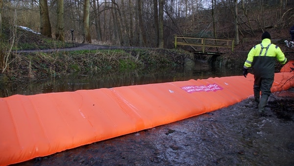 TEMPO Mobildæmning som Water Gate mobildæmning water tubes no flood aquadam stormflodssikring